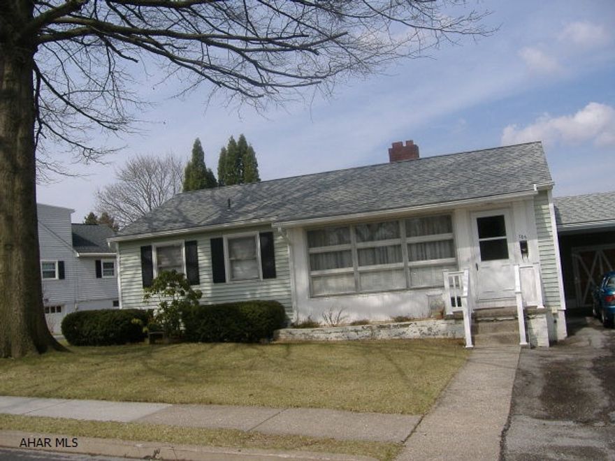 BORO OF ROARING SPRING RANCH STYLE HOME MOVE IN CONDITION 2 0R 3 BEDROOM, PARTIAALY FINISHED BASEMENT WITH FAMILY ROOM AND BONUS ROOM, ALLEY ACCESS, CARPORT, BLACK TOP DRIVEWAY...FROM ROARING SPRING TURN RIGHT AT KELLYS CARS , TURN LEFT ON BARLEY .LEFT ON HARDING