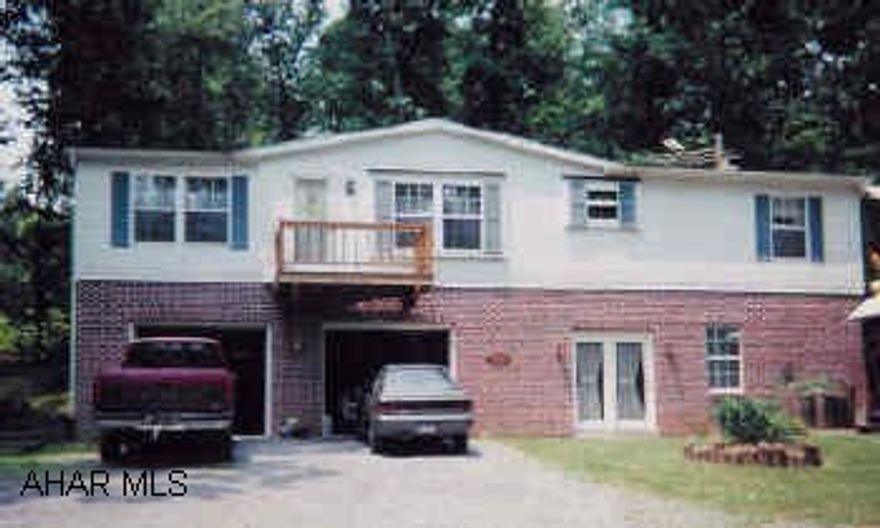 24 x 48 Redmond doublewide - 3 bedrooms - 1 3/4 bath - full basement. 2 car garage.