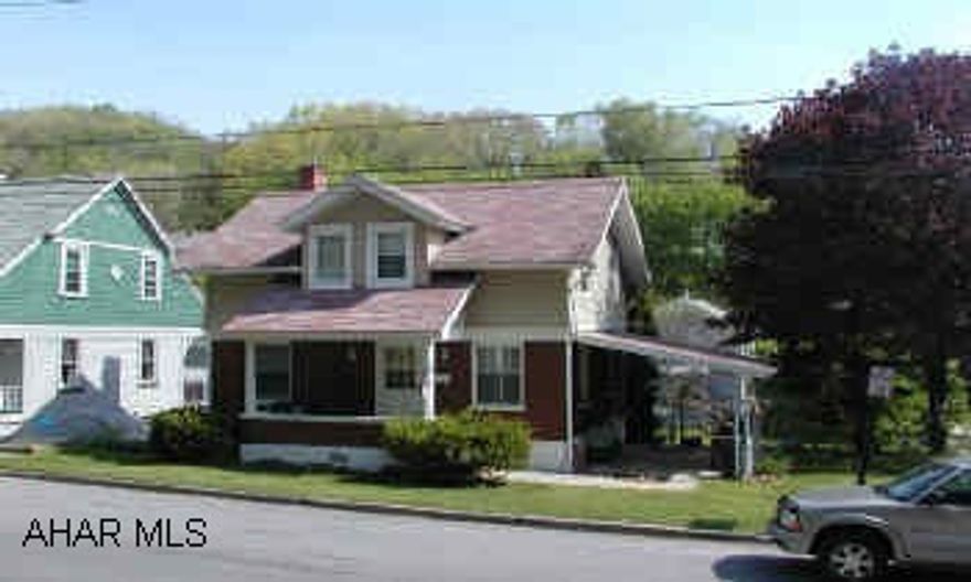 Nice 3 bedroom home in Hillcrest area.