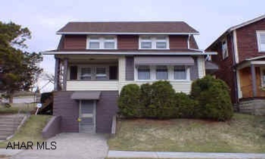 LOCATION & WELL CARED FOR VINYL/SHAKE SHINGLE HOME IN FAIRVIEW AREA.  CORNER LOT 50 x120, 3 BDRMS, FULL BTH, EAT-IN KIT W/ BUILT-IN OVEN & RANGE, C/A, SOME NEWER CARPET & VINYL WINDOWS.  FINISHED BASEMENT WITH BAR.  2-CAR DET. GARAGE.  DELAYED POSSESSION. LOCATION AND WELL CARED FOR VINYL/SHAKE SHINGLE HOME IN FAIRVIEW AREA.  CORNER LOT 50 x120, 3 BEDROOMS, FULL BATH, EAT-IN KIT WITH BUILT-IN OVEN AND RANGE, C/A, SOME NEWER CARPET AND WINYL WINDOWS.  FINISHED BASEMENT WITH BAR.  2-CAR DETACHED GARAGE.  GREAT VALUE AND PRICE, YOU'LL BE IMPRESSED!   DELAYED POSSESSION.