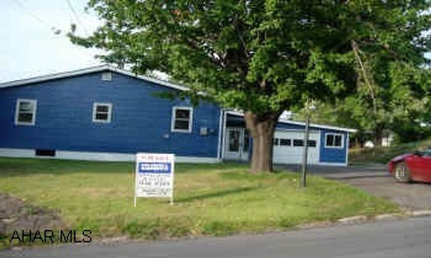 3 BEDROOM, 1 BATH RANCHER WITH HARDWOOD FLOORS. FAMILYROOM IN BASEMENT WITH WOODBURNER & BAR.  COZY RANCHER ON LARGE LOT. SHED IN REAR WITH LOFT. 1 CAR GARAGE.