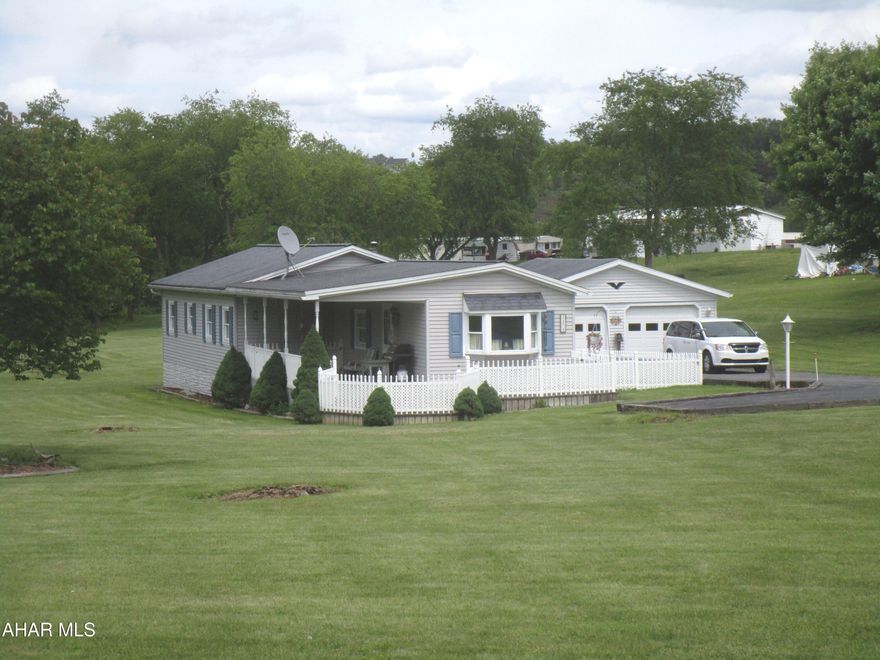 Cash Buyer Only.        Well-maintained 1979-'80 single-wide with a lg. 1989+-, stick-built addition.  Oak kitchen cabinets; lg. bath; lg. bedrooms; den/entry rm.; 2-car garage w/ hobby-wkshop add; 2-stg. bldgs.
-''Excellent street-appeal''.
-Owner in process of getting a title retired.
-Portion of prop. is in a FEMA flood area..
-Buyers to confirm taxes, SF, site area.