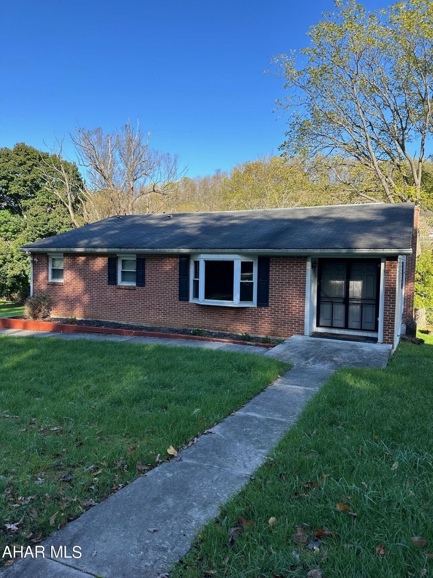 Lovely 3 bedroom 2 bath ranch home in the Chestnut Ridge School District.  Tenant will be required to fill out a Rental Application, provide a current credit check, references, and Renters Ins.
Tenant pays 1st, last and security due at lease signing.
No dishwasher or washer/dryer/,microwave provided