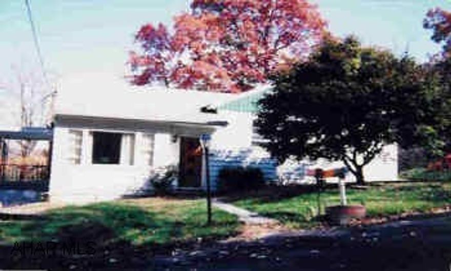 3 Bedroom, 1.5  bath ranch style home in need of repairs. Good starter home or retirement home.