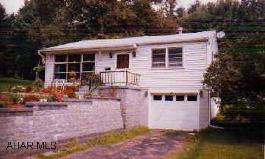 Great starter! washer, dryer, satellite dish, range, refrigerator & drapes remain. 24 hour notice to show. Call Nancy 886-8014 Great starter! washer, dryer, satellite dish, range, refrigerator & drapes remain. 24 hour notice to show. Call Nancy 886-8014