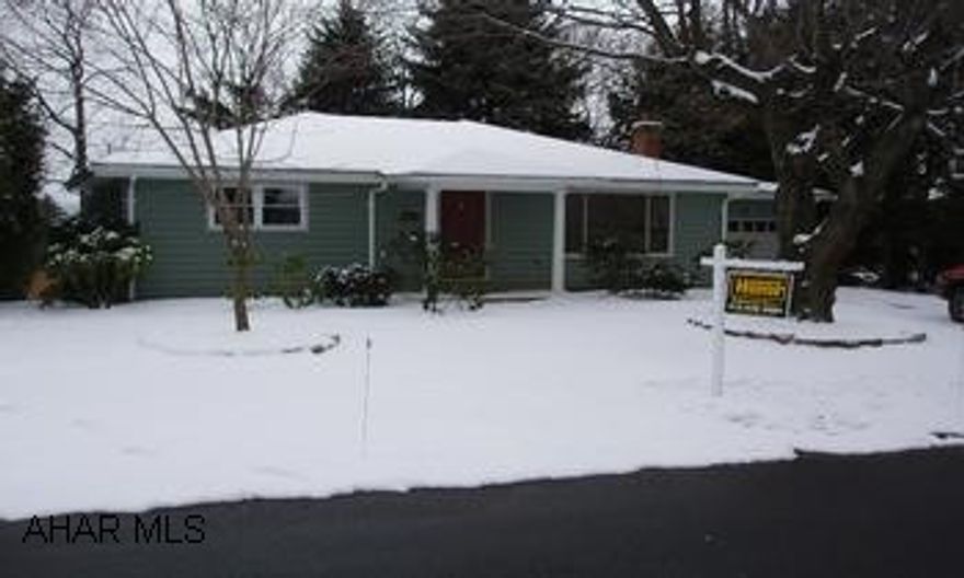 Newly remodeled 3 bedroom home in Highland Park Area. Ceramic tile floors in kitchen and bathroom. Large deck.