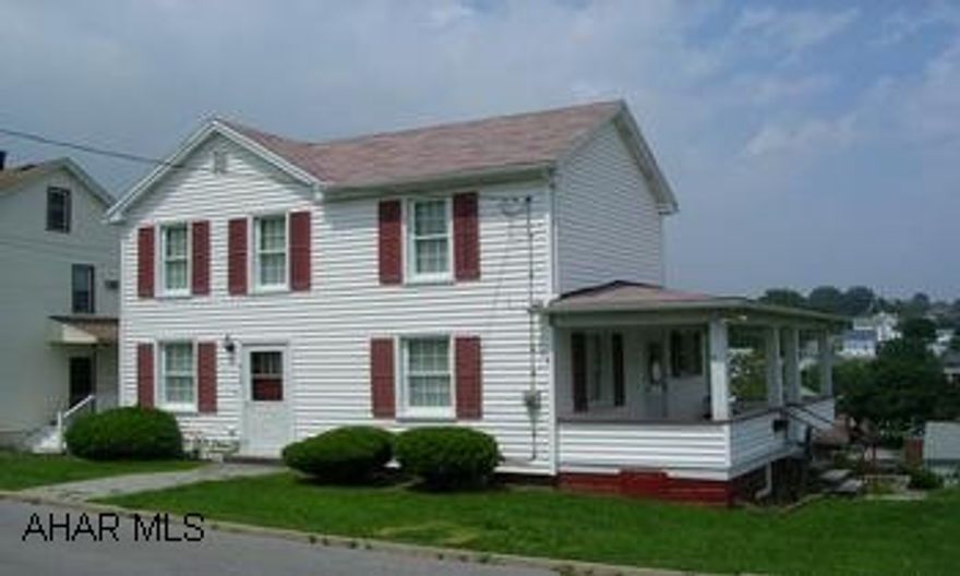 WELL MAINTAINED, VINYL SIDED, TWO STORY. VINYL-SIDED TWO STORY.  NEWER ROOF AND WINDOWS.  SPECTACULAR VIEW.  LARGE PRIVATE LOT ON DEAD-END STREET.