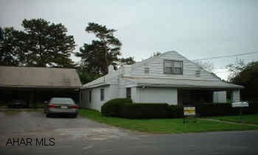 Tenant Occupied- 24 hour notice- Call for appt. 1 vacant apt. 1 tenant occupied $385.00 mo rent. Tenant pays all utilities. Execllent neighborhood- nice investment property- let your tenant pay the mortgage.