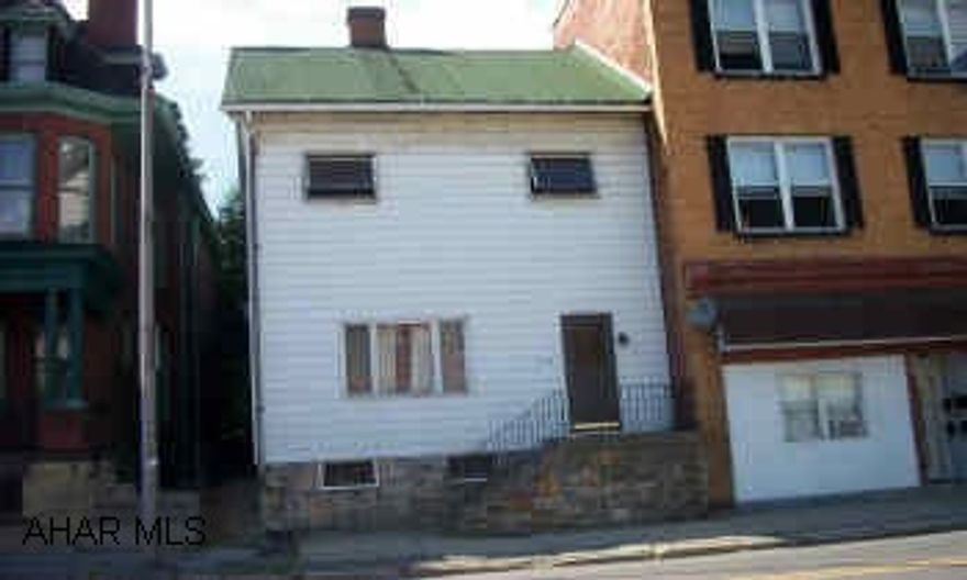 Nice 2 unit-great money maker. 1st. fl-4 room, 1.5 bath, rent for $425.  2nd fl., 5 rooms 1 bath, rent for $425. Separate electric. Nice 2 unit-great money maker. 1st. fl-4 room, 1.5 bath, rent for $425.  2nd fl., 5 rooms 1 bath, rent for $425. Separate electric.