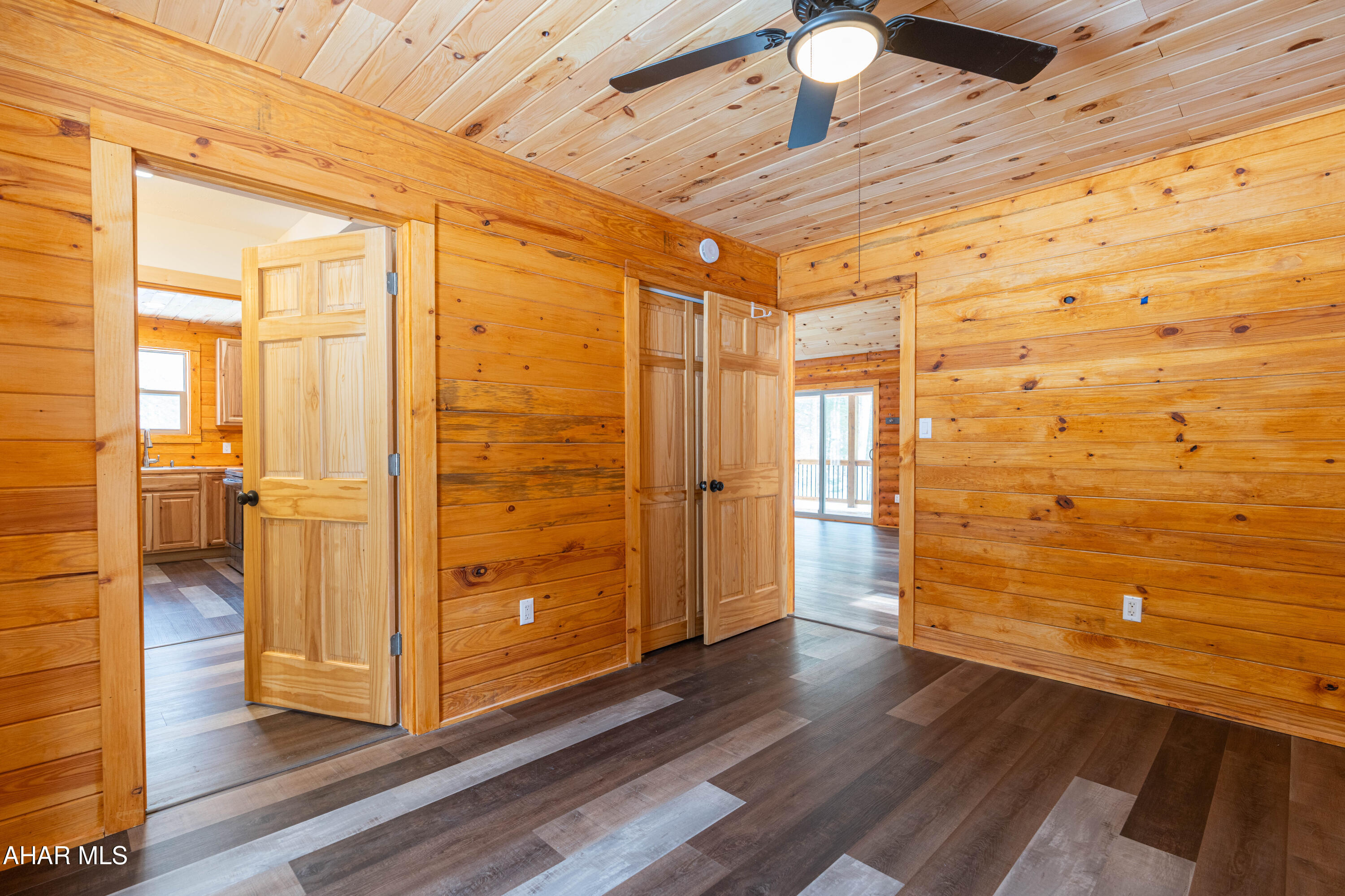 Glendale Yearound - Residential