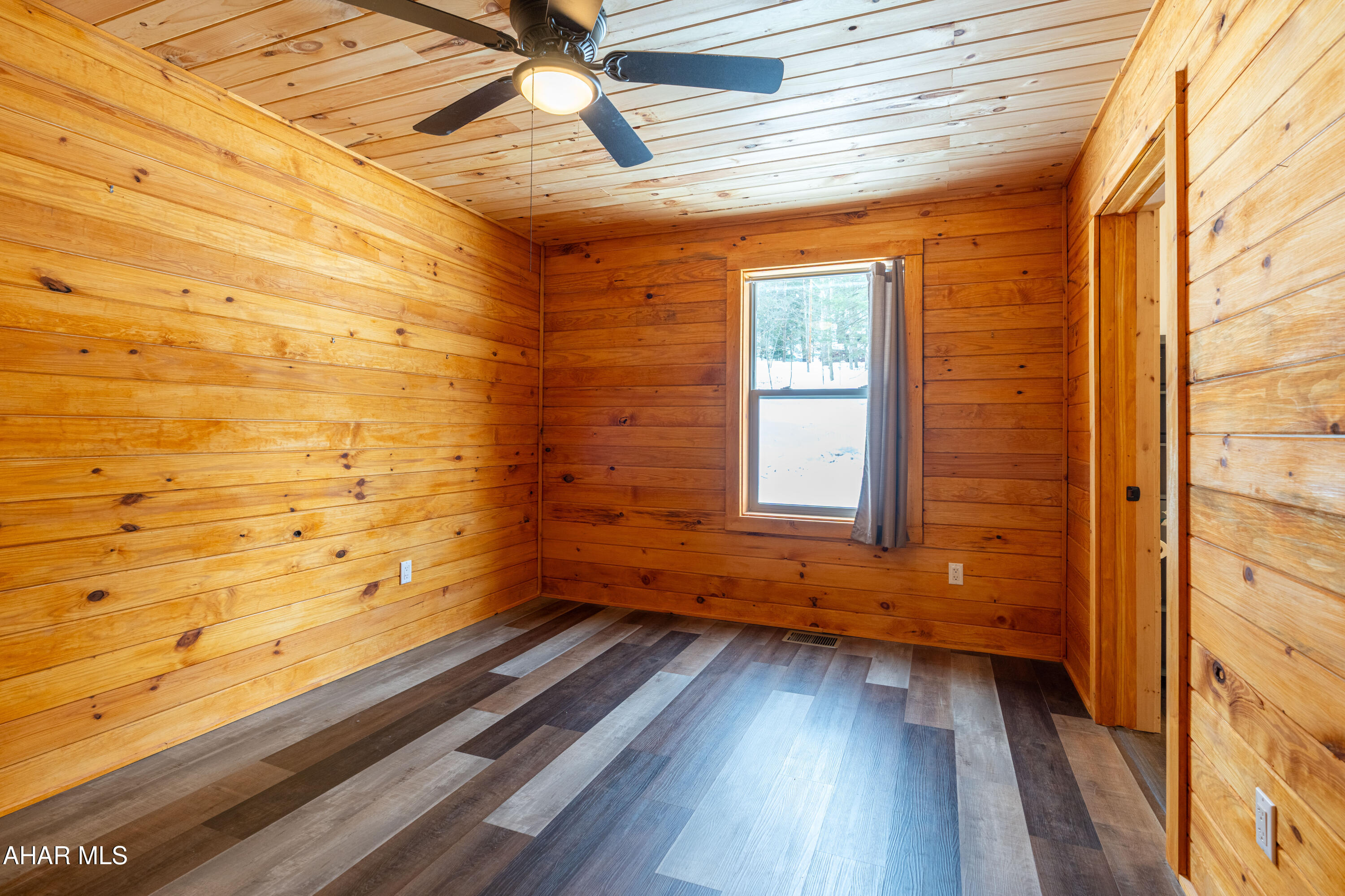 Glendale Yearound - Residential