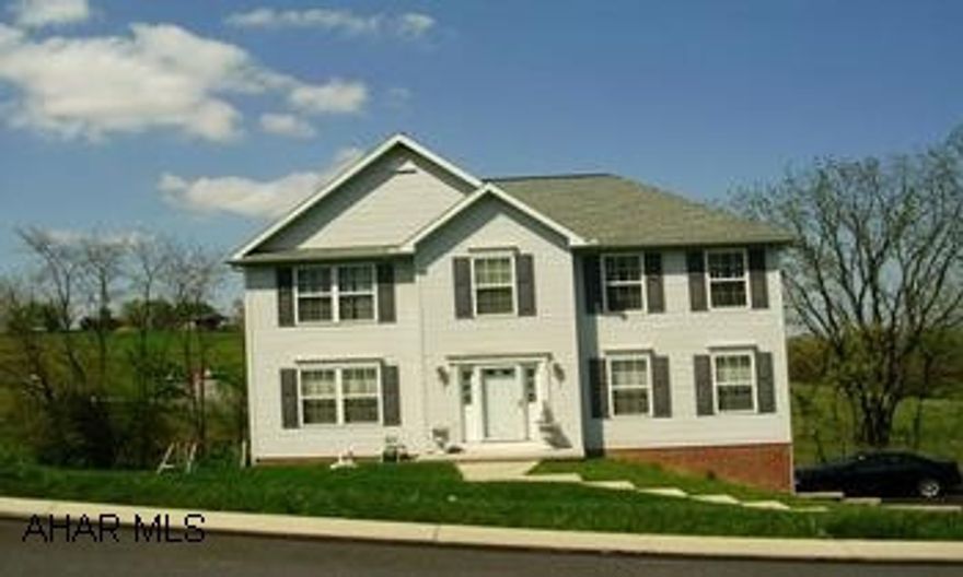 BUILT IN 2003. SUPER NICE KITCHEN, DINETTE, FAMILY ROOM AREA. SPACIOUS DINING ROOM AND LIVING ROOM. WELL MAINTAINED. OWNER RELOCATING. BUILT IN 2003. SUPER NICE KITCHEN, DINETTE, FAMILY ROOM AREA. SPACIOUS DINING ROOM AND LIVING ROOM. WELL MAINTAINED.  GLEAMING HARDWOOD FLOORS.  OWNER RELOCATING.  ALL APPLIANCES INCLUDED.