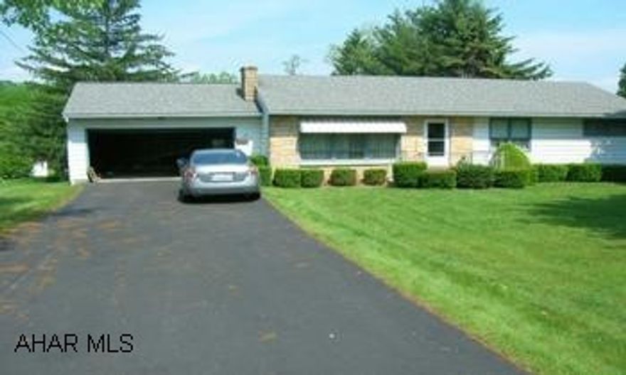 Nice Ranch - Large KT, HW floors, new windows, toilet in basement Nice Ranch - Large KT, HW floors,  new windows, toilet in basement