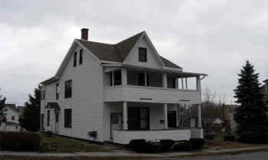 SEP. HEAT & ELECTRIC, NEWLY PAINTED, NEWER CARPET.