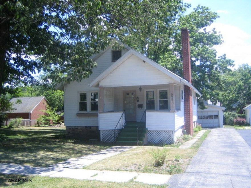 Whenwood - Nice one story home located only one block from the beautiful Penn State Altoona campus. Nice kitchen, formal dining room, living room w/ FP, 2 BRs and unfinished attic for possible 3rd BR. Newer high efficiency furnace and one car garage w/ opener. Fabulous area! Property sold as-is. Seller will make no repairs. Offer must be submitted through HUD approved broker. Buyer pays both transfer taxes.