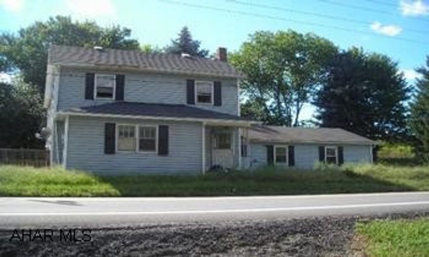 Large home in need of complete rehab.  Sits on 4.4 acres! Large home in need of complete rehab. Sits on 4.4 acres!  No utilities on - take flashlight. Bank owned - no disclosures.