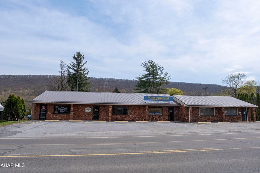 Great business opportunity! Own this 4-unit building located in a high-traffic area with excellent visibility. Two units are currently rented, providing immediate income potential. With plenty of parking in both the front and back, this property offers endless possibilities for expansion or new ventures. Don't miss out on this smart investment!'