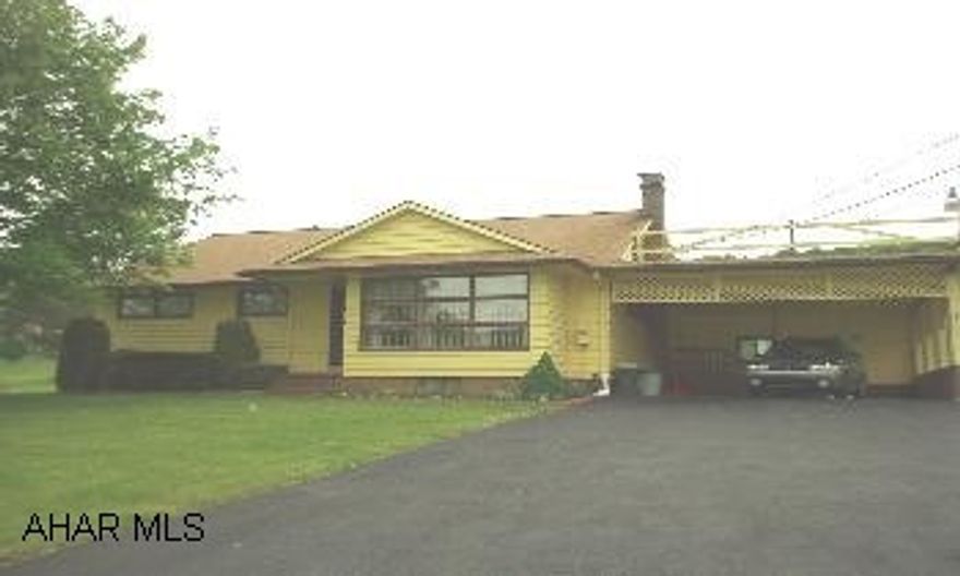 3BR ranch on large corner lot. Central A/C. New kitchen. H/W floor under carpet. Immaculate. Spring Cove Schools. Call Linda Lewis 934-7175. Cute 3BR ranch on large corner lot. Central A/C. New kitchen. H/W floor under carpet. Immaculate. Spring Cove Schools. Call Linda Lewis 934-7175.