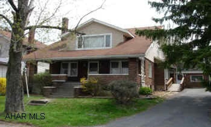 PRICED TO SELL!  PRICE IS FIRM.  NEAR THE MALL AND SHOPPING AREAS, YET ON QUIET STREET. LARGE 6 BEDROOM 2 BATH BRICK TWO STORY ON LARGE CORNER LOT. SPACIOUS ROOMS. GREAT PROPERTY. 2 BEDROOMS ON FIRST FLOOR. HANDICAP ACCESSIBLE.  A LOT OF HOUSE FOR THE MONEY!  CALL JOHN DAVIDHIZAR AT 946-4343