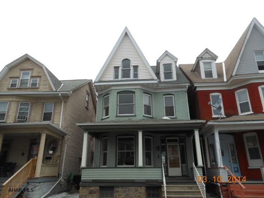 Offers will not be considered until (7) seven calendar days after initial listing period begins. Only offer from buyers utilizing federal funds under the Neighborhood Stabilization Program (NSP), municipalities, non-profit organizations and owner-occupants will be considered during the (8th) eighth through the (15th) fifteenth calendar days after the initial listing date. Seller will consider offers from all buyers beginning on the (16th) sixteenth calendar day following the initial listing date.