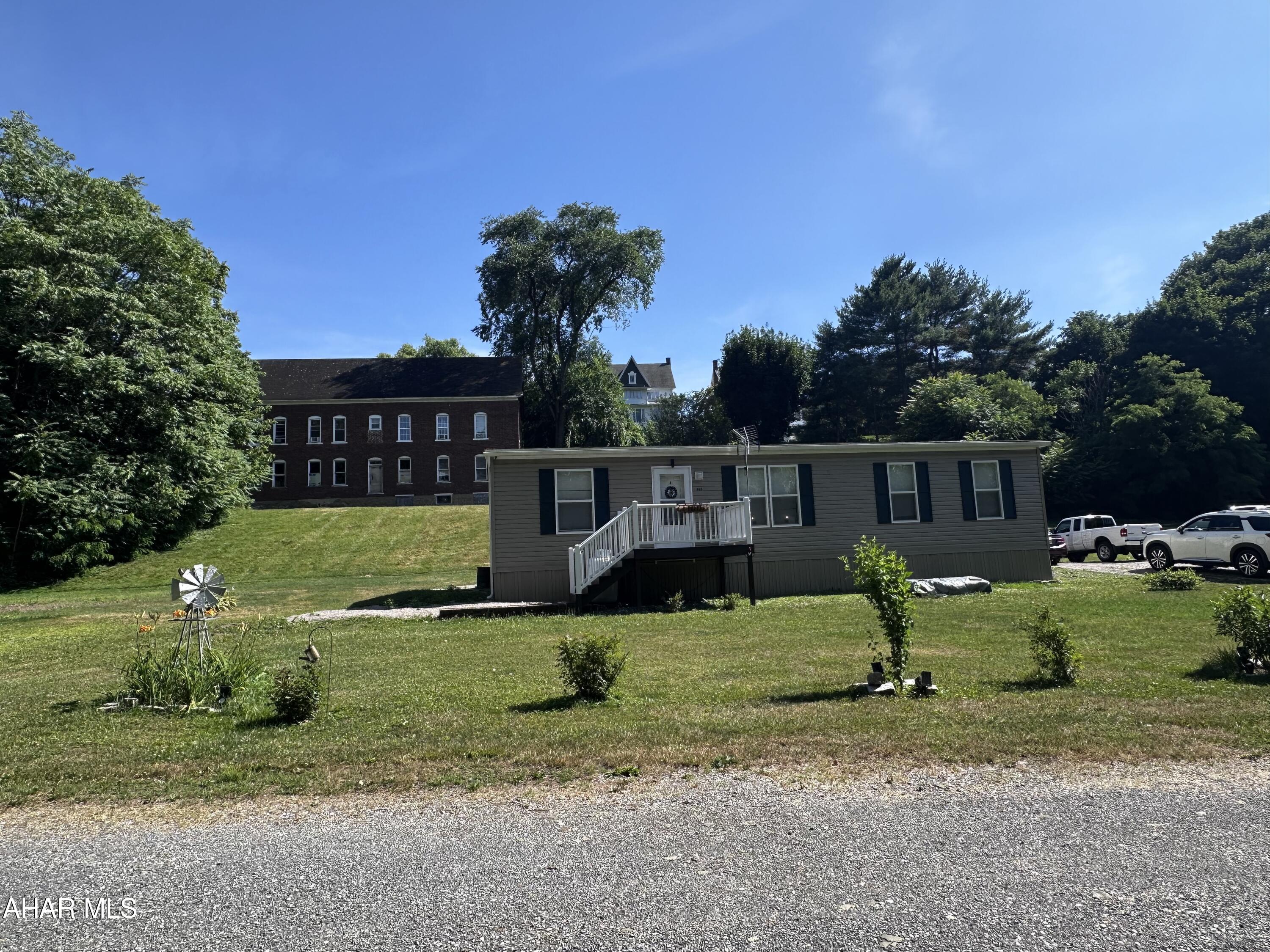 Saxton - Residential