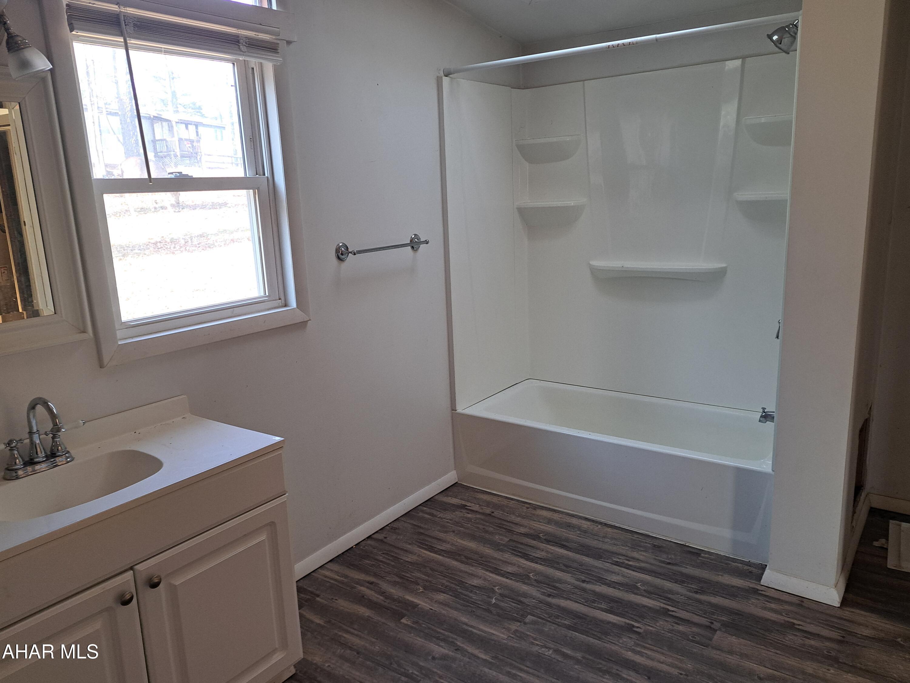 Glendale Yearound - Residential