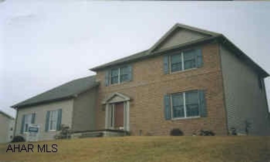 CUSTOM DESIGNED 2 STORY IN HOLIDAY HEIGHTS, LAKEVIEW KITCHEN W/ ISLAND.  GAS FIREPLACE IN FAMILY ROOM.  TRAY CEILINGS IN DINING ROOM.  COVE MOULDING IN MASTER WHIRLPOOL TUB.  ENHANCED LIGHTING.  HARDWOOD.