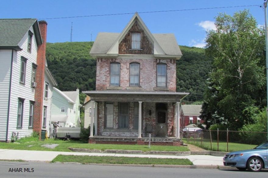This is a very large duplex. Vacant right now because one owner lived there since he bought it. The rooms are large...separate utilities , except for sewer and water. The lot is 180 deep....and one car garage. all surrounding buildings seem to have full occupancy.
