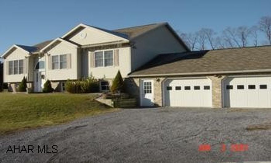 LR w/Vaulted Ceilings- Extra Large Family Room-Lg Covered Rear porch, 18x24 shed, extra large jungle gym, Pond,Low Utliity Costs $2,000 Carpet Allowance