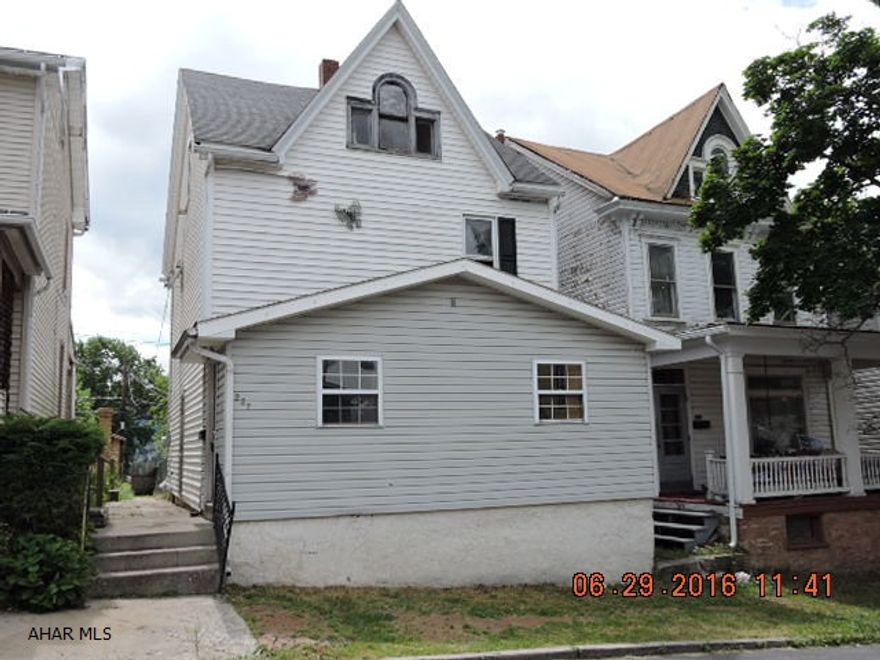 Lots of potential with this big 3+ bedroom house with a nice deck and fenced yard.  Oversized 1 car garage.  Cash buyers preferred.  Home will not qualify for most loan types.