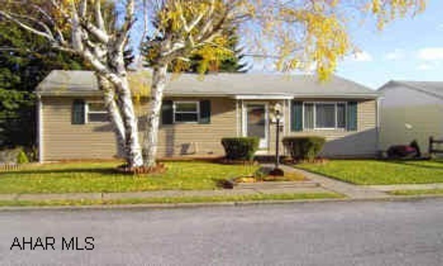 Immaculte Ranch Home!!  Great for buyer looking to downsize or starter home!!  Newer furnace and central air, 3 bedrooms, 1 Bath, finished family room & rec room in walk out basement, nice 60x120 lot in Great Neighborhood! Immaculte Ranch Home!!  Great for buyer looking to downsize or starter home!!  Newer furnace and central air, 3 bedrooms, 1 Bath, finished family room & rec room in walk out basement, nice 44x120 lot in Great Neighborhood!