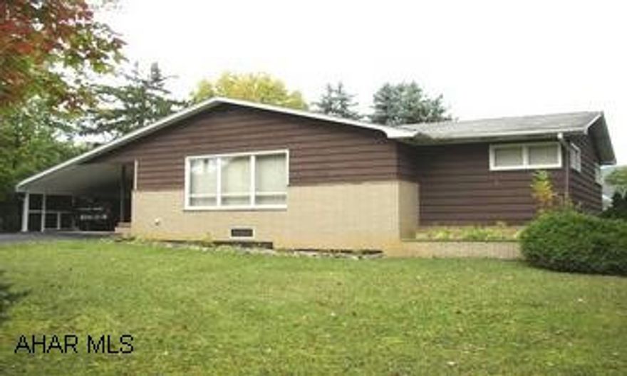 ONE STORY BRICK AND WOOD HOME ON CORNER LOT, KITCHEN APPLIANCES INCLUDED.  NICE CAREPORT AND INTEGRAL GARAGE.  WELL BUILT ONE STORY WITH HARDWOOD FLOORS, BEAUTIFUL WOOD TRIM THROUGHOUT, AND NICELY UPDATED KITCHEN.  VERY QUIET AREA AND CLOSE TO EVERYTHING. ONE STORY BRICK AND WOOD HOME ON CORNER LOT, KITCHEN APPLIANCES INCLUDED.  NICE CAREPORT AND INTEGRAL GARAGE.  WELL BUILT ONE STORY WITH HARDWOOD FLOORS, BEAUTIFUL WOOD TRIM THROUGHOUT, AND NICELY UPDATED KITCHEN.  VERY QUIET AREA AND CLOSE TO EVERYTHING.