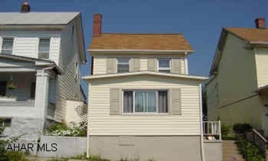 Darling 2 Bedroom -1 bath, Vinyl Siding- New Kitchen. Fenced Yard, Garage