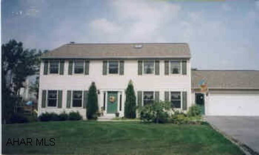 WONDERFUL 2 STORY IN APPLEWOOD,INTEGRAL GARAGE BASEMENT, INGROUND SPRINKLER, CENTRAL VAC