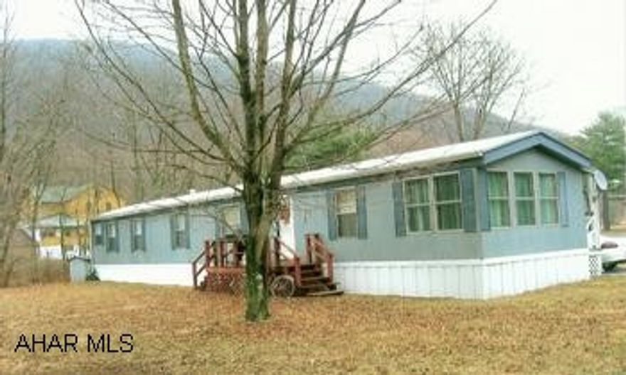 1993 (14'x70') Fleetwood home in excellent condition, 2BR/2 full baths. Excellent condition 1993 Fleetwood with 2 bedrooms. Master bedroom has its own bath with a garden tub and stand up shower. Also has another full bath. Kitchen has a breakfast nook area, all kitchen appliances included, has a hook-up for a dishwasher, washer and dryer are also included. Small tool shed and front deck. Lot rent is $180 a month which includes water/sewer/trash.