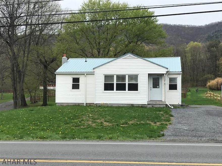 This charming little mid-century ranch is just waiting for it's next family. Featuring 3 bedrooms, large living room and kitchen, all on a lovely flat yard, this one is a must-see!