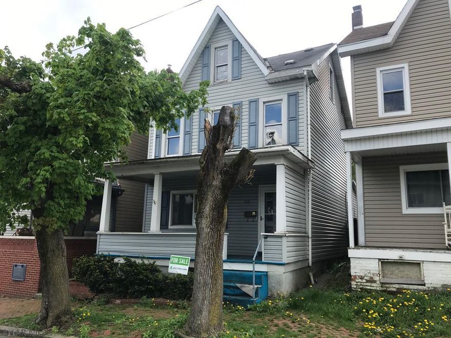 The property listed above is scheduled to be offered for sale in a real estate auction which will take place on or about 6/25/19 “This property is now under auction terms.  Seller has the right (a) to change the date, place, and terms of the sale; (b) to remove the property from the market; and (c) to sell the property prior to the sale.  Please contact Listing Agent for details.”  All agents and prospective buyers must sign the DISCLOSURE AND GENERAL RELEASE AGREEMENT PRIOR TO ENTRY.  See attachment for PAS requirements and WFHM offer submittal information in MLS document section. To report any concerns with a listing broker/agent, or to report any property condition or other concern needing escalation (including concerns related to a previously submitted offer), please call1-877-617-5274