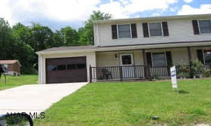 CONVENIENT LIVING WITH THREE BEDROOMS AND ONE AND1/2 BATHS. EAT IN KITCHEN WITH POWDER ROOM AND LAUNDRY FACILITIES. GREAT RETIREMENT OR FIRST PURCHASE.  CONVENIENT LIVING WITH THREE BEDROOMS AND ONE AND 1/2 BATHS. EAT IN KITCHEN WITH POWDER ROOM AND LAUNDRY FACILITIES. GREAT RETIREMENT OR FIRST PURCHASE.  COMPLETE WITH A ONE CAR GARAGE  EQUAL ELEC IS $70. MONTH