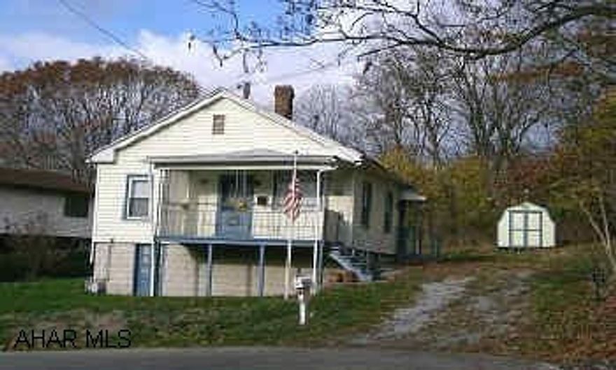 SEE SELLERS DISCLOSURE. CONTACT LISTING AGENT 946-4343 X122.  VERY PRIVATE 1 STORY HOME. GREAT STARTER HOME, PUBLIC WATER/SEWER. GAS F/A HEAT. GREAT SUN PORCH. YOU MUST SEE THIS HOME.