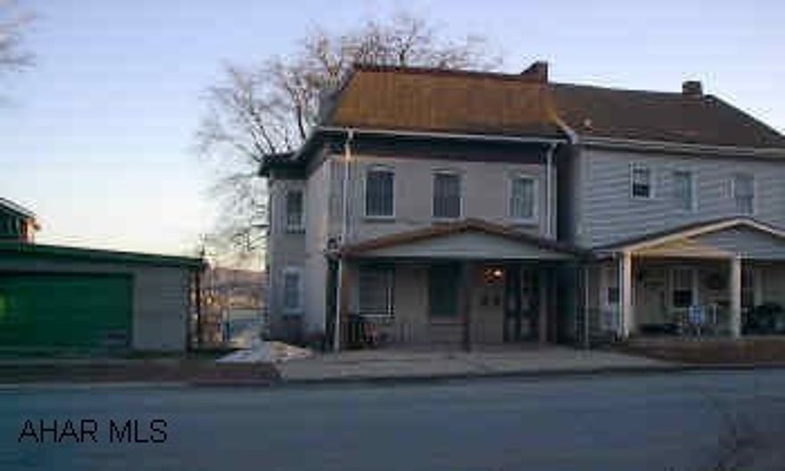 Nice Income Producing Property.  Full Occupancy tenants pay all Utilities except Water/Sewer