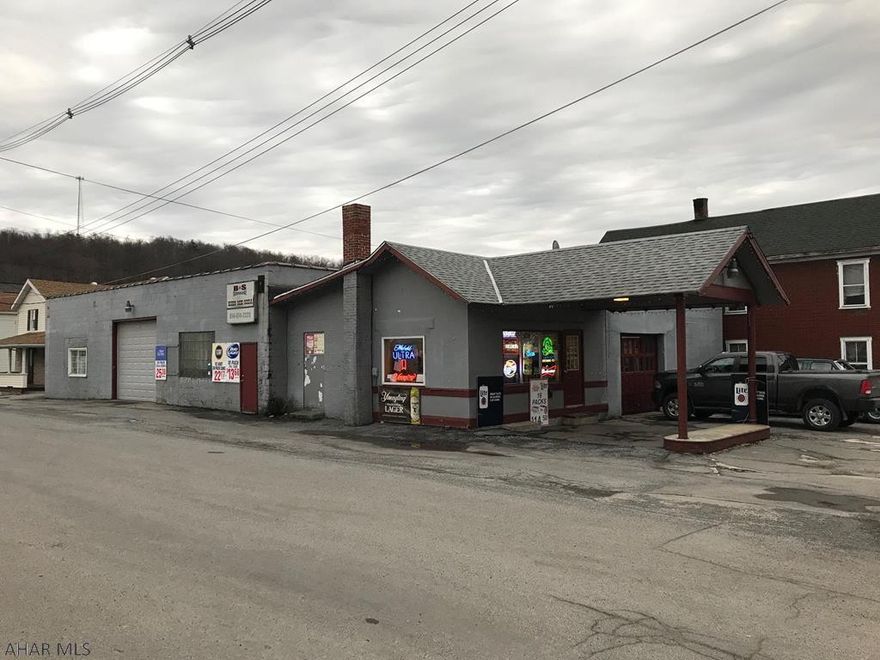 Great opportunity to own your own business. Established beer distributor showing good income.  D license and includes Sunday sales.