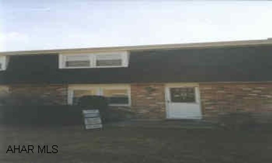 SPACIOUS ROOMS, NEW WINDOWS AND CARPET.  POOL PART OF ASSOC. FEE. GFA,C/A.