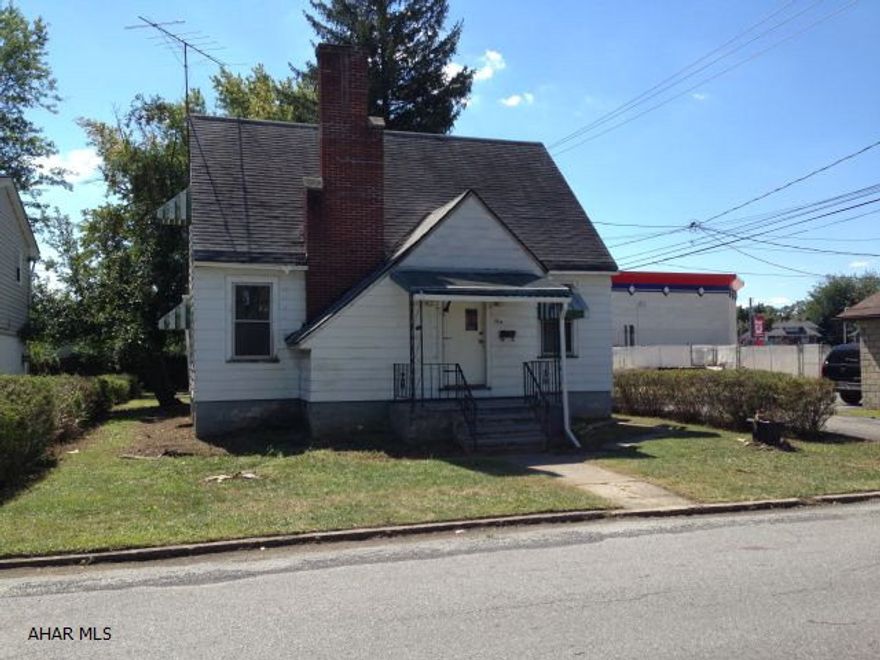 Property priced to sell quickly. Sold As Is. Investors come take a look. Seller wants to sell!