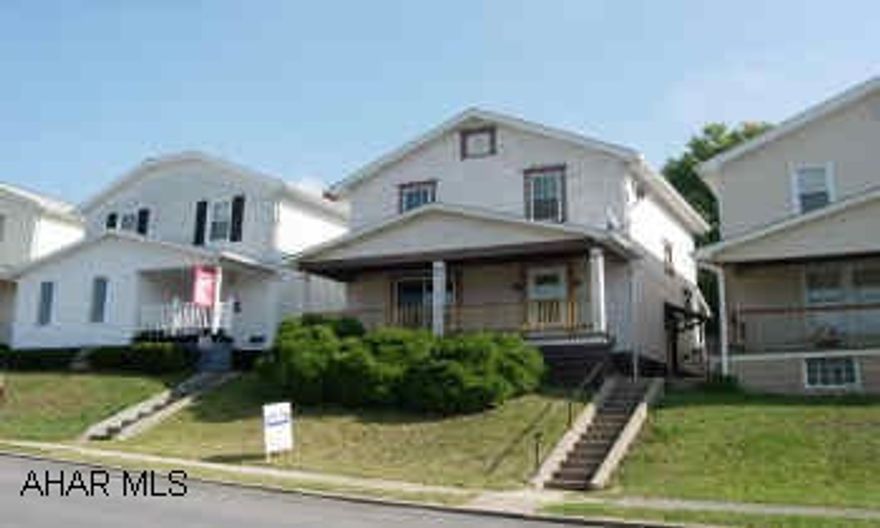 WELL MAINTAINED, QUIET AREA. NEWER FURNACE & HOT WATER TANK. NEWER CARPET. FENCED IN YARD. SELLER WILL PAY $3000 TOWARDS BUYERS CLOSING COSTS.