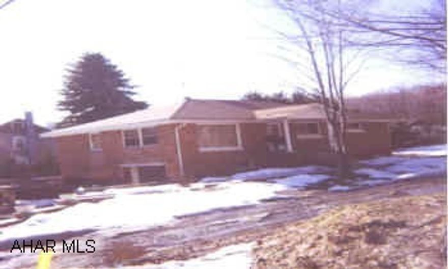 Brick Ranch Cute Kit. Lg Living Rm Lg Lot Must See!! Shed Brick Ranch Cute Kitchen Lg Living Room Lg Lot Must See!! Shed