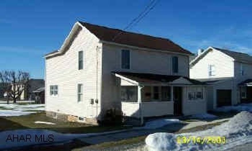 2-story vinyl sided, 7 rooms, 3 bedrooms, 1 bath. well maintained house on level lot.
