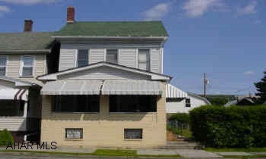 Duplex - unit 1-1 bedroom, 1 bath, unit 2- could be 2 bedrooms, 1 bath, great for investment property nice area.  Handy man special! Duplex - unit 1-1 bedroom, 1 bath, unit 2- could be 2 bedrooms, 1 bath, great for investment property nice area.  Handy man special!