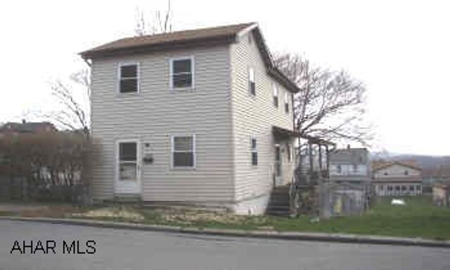 INVESTORS/HANDYMAN SPECIAL.  BEING SOLD "AS IS".  UPDATED WATER LINES WITH COPPER 100 AMP SERVICE.  VINYL SIDED.  PRICED TO SELL.  NO UTILITIES ON.