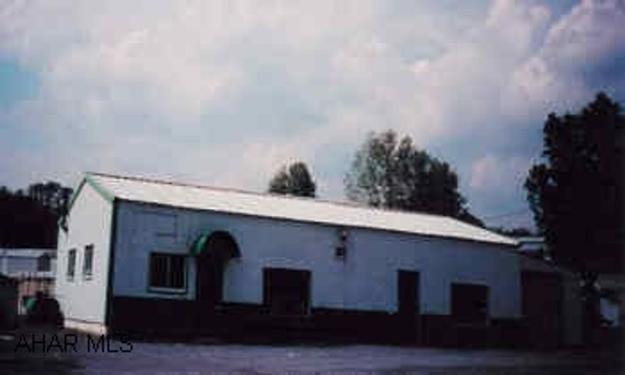 Large commercial building. Great space for retail, offices etc.