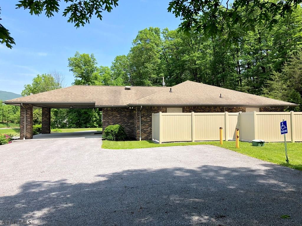 Saxton - Commercial Sale